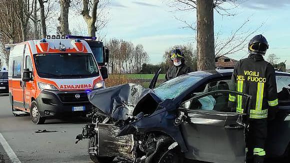 Incidente in auto Ancora grave la ragazza