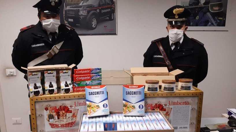 Sorpresi a rubare ceste natalizie e merce al Conad: tre denunciati