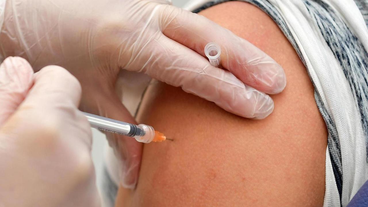 Vaccino, terza dose il 7 dicembre