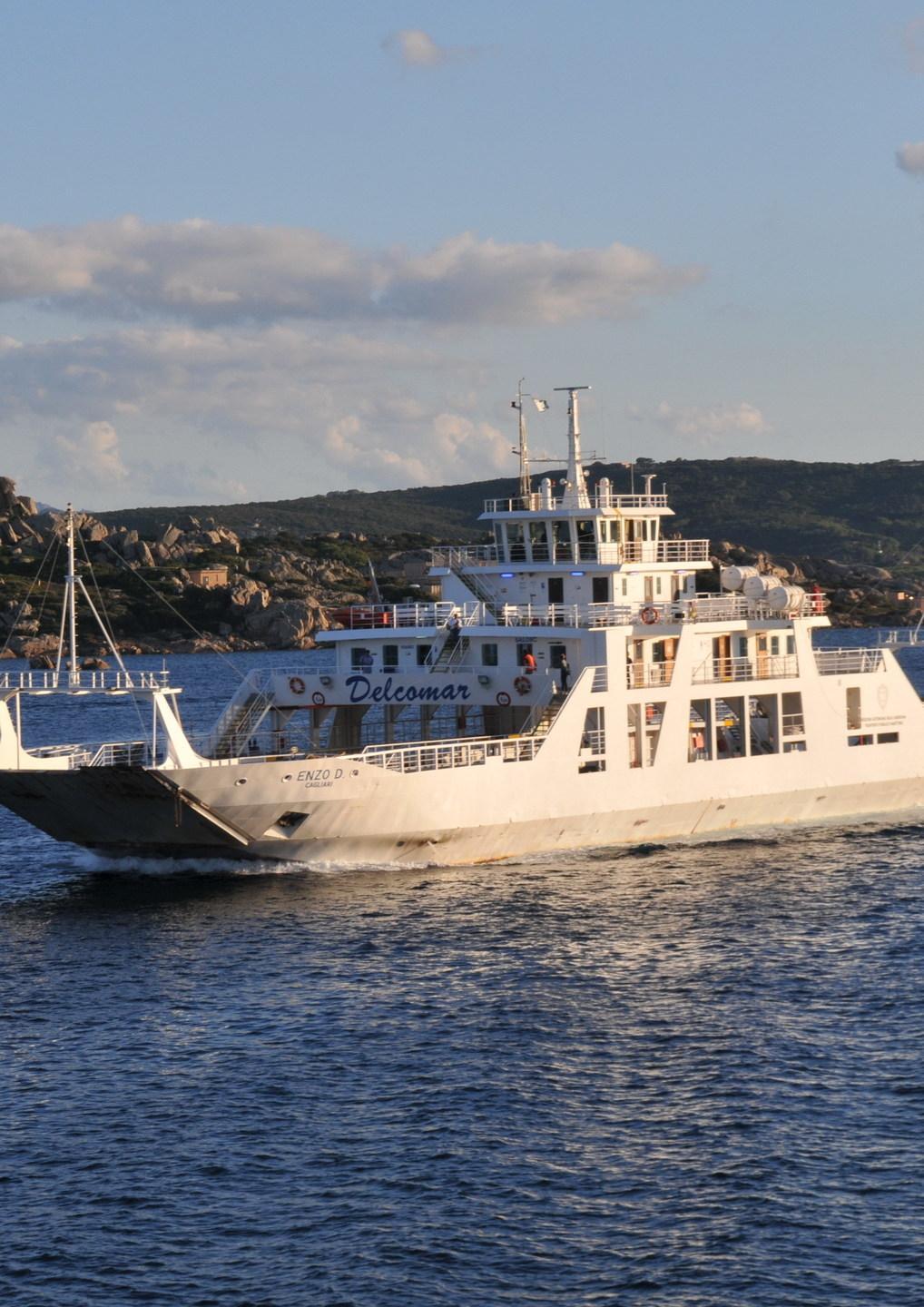 Traghetti Delcomar solo col green pass è rivolta nei social 