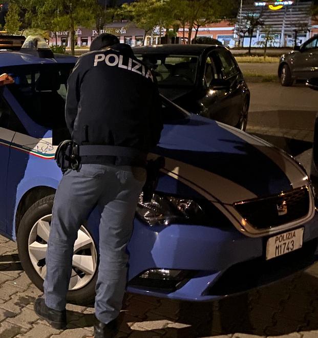 La famiglia mangiava. Arrivano i ladri in casa entrando dal balcone 
