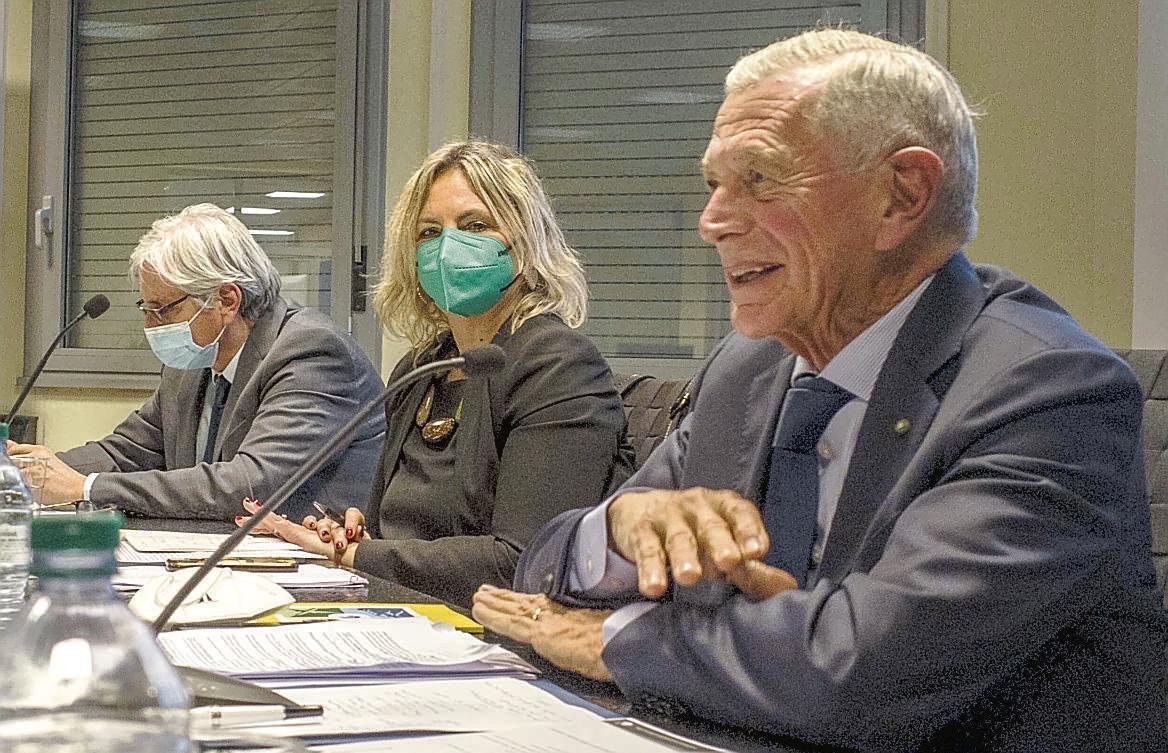 Al tavolo dei relatori all’interporto: da sinistra Luciano Guerrieri, Barbara Bonciani, Piero Neri (Stefanini/Silvi)