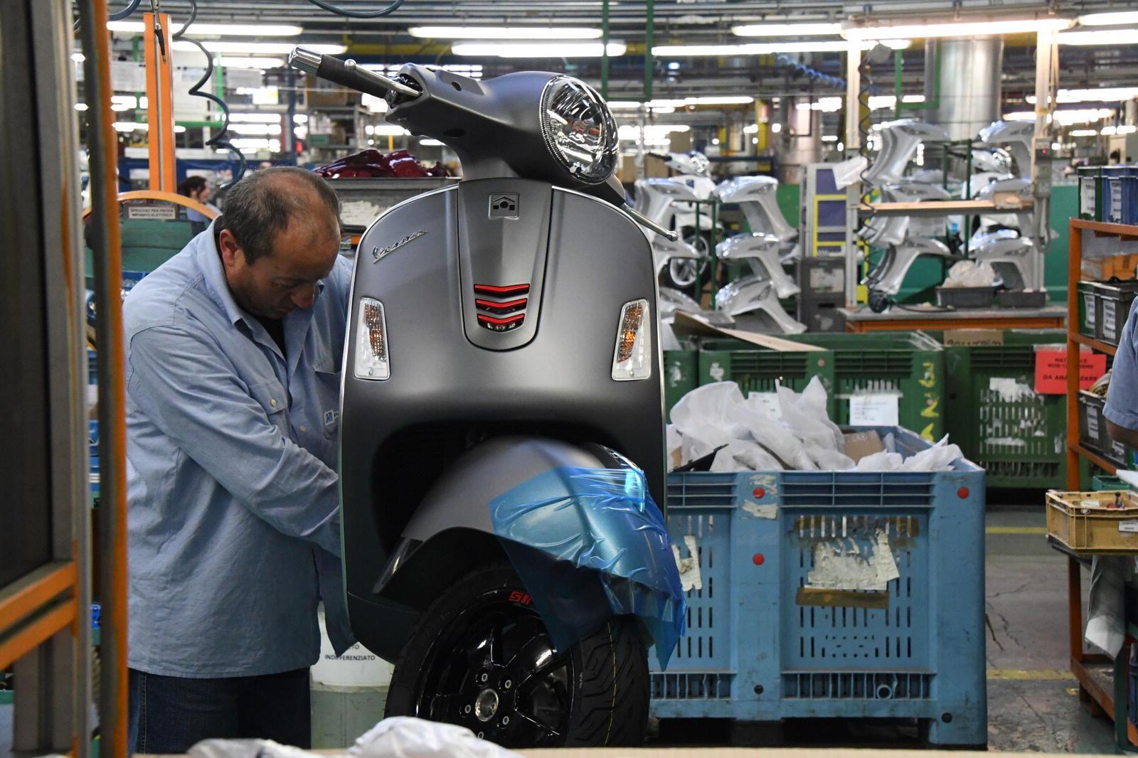 Piaggio, tra un anno si tornerà a parlare di nuove assunzioni
