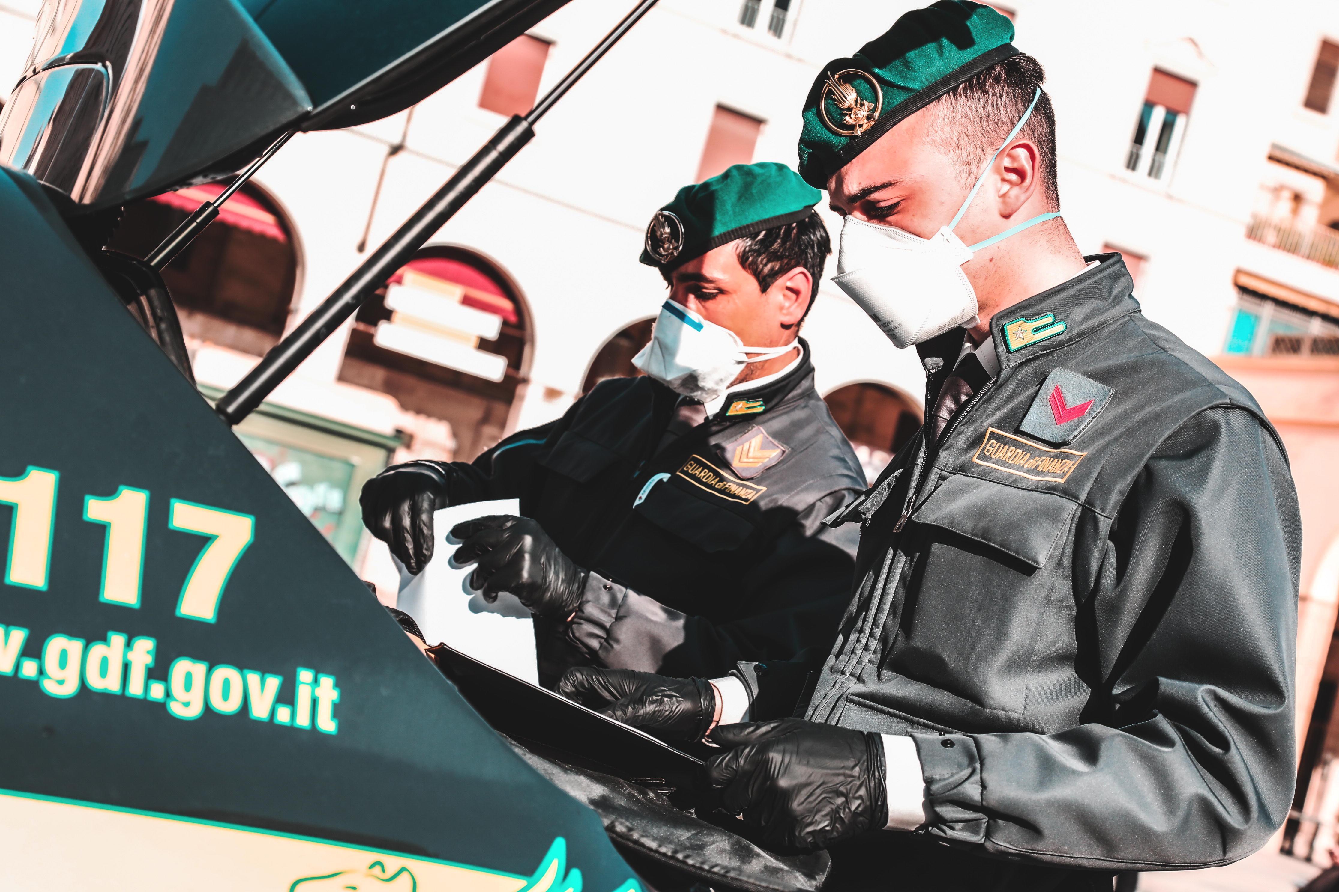 Il dipendente è stato sanzionato dalla guardia di finanza