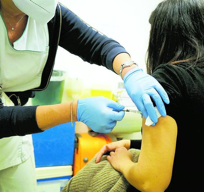 La variante Omicron spinge le prenotazioni del vaccino 