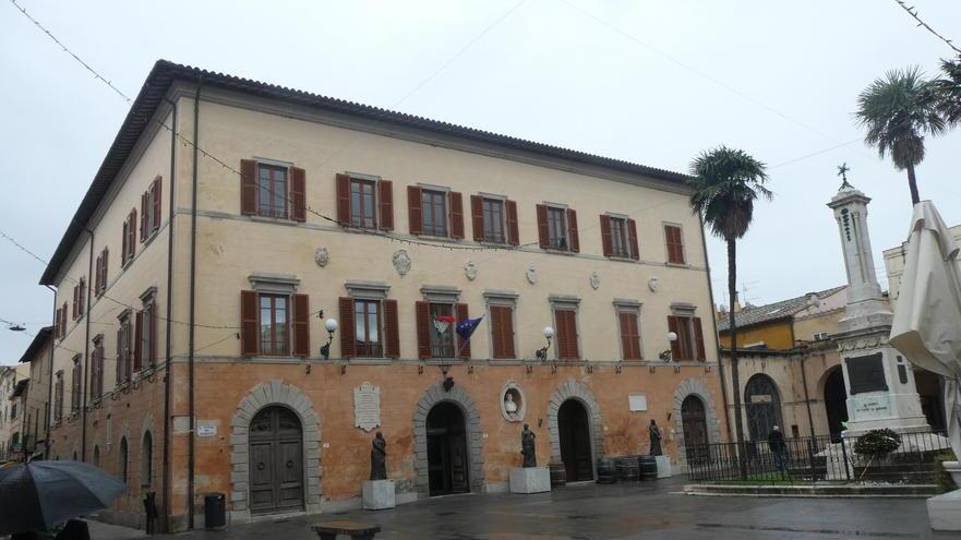 Mensa e bilancio L’opposizione va all’attacco