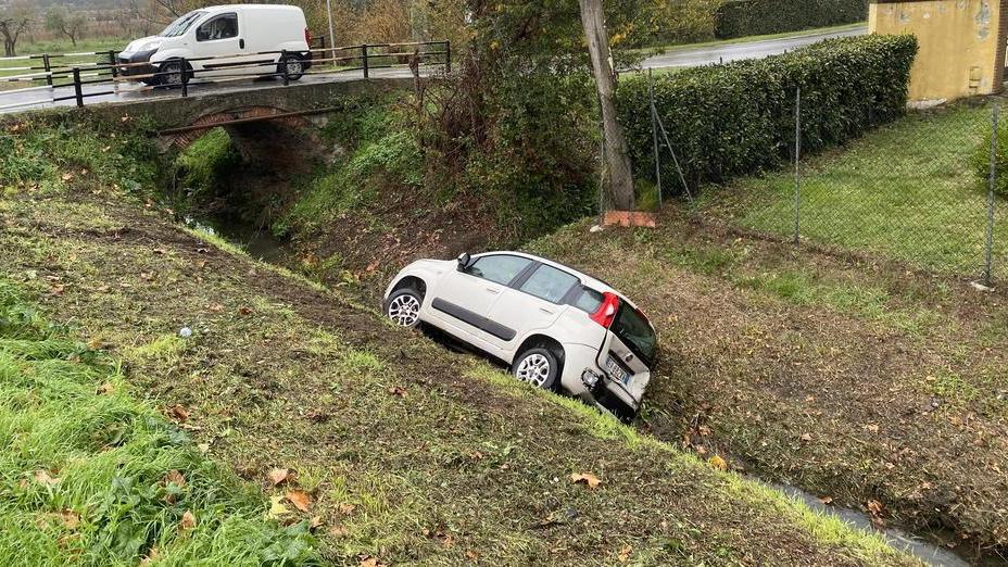 Olio sull’Arnaccio e la strada diventa pista da pattinaggio Quattro auto coinvolte