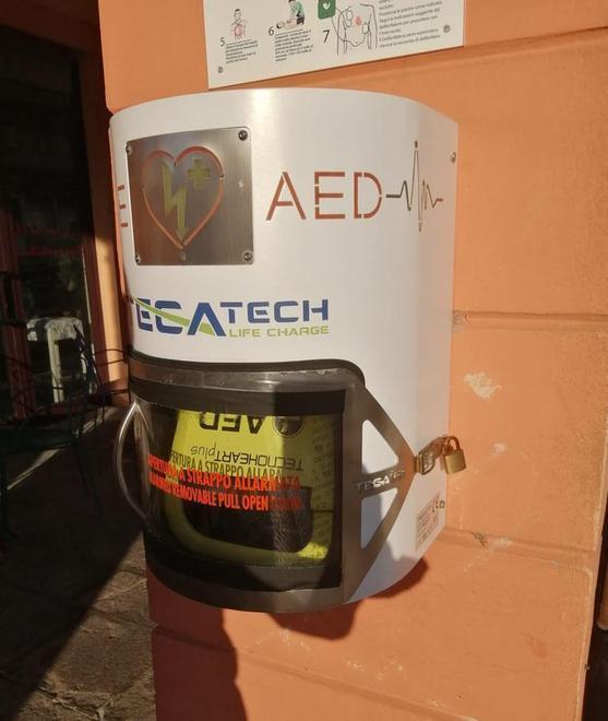 In piazza del Popolo è tornato il defibrillatore