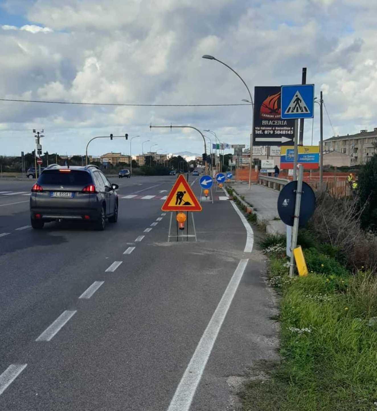 Installate luci e segnaletica nel cantiere della rotatoria