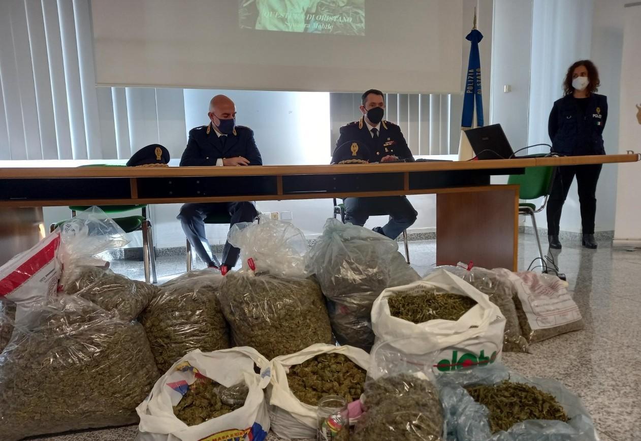 Blitz e arresti nella “cantina” della droga 