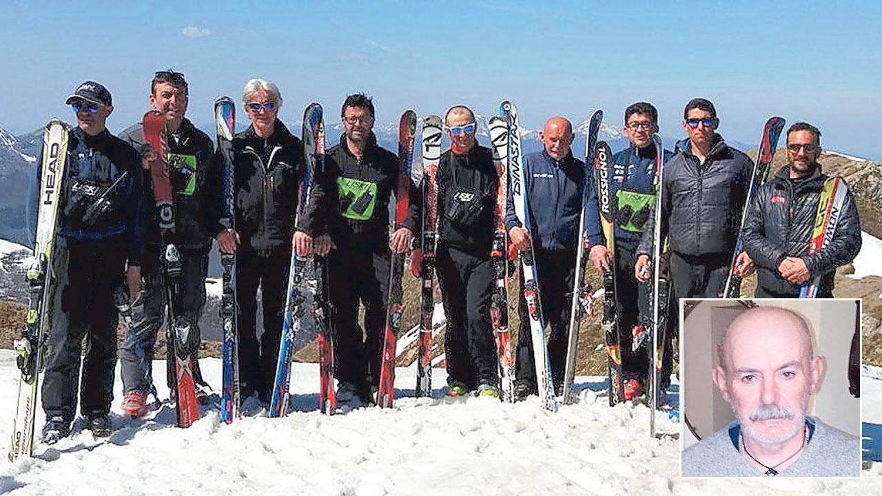 Nicola Santi (il quarto da destrae nel riquadro) con un gruppo di amici sulla neve di Abetone