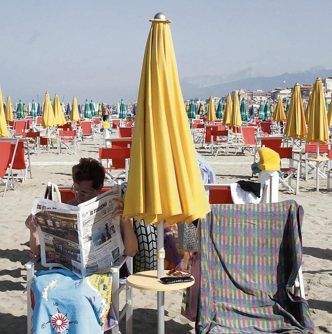 I balneari contro Berti: «Non è vero che grazie alle aste gli ombrelloni costeranno di meno»