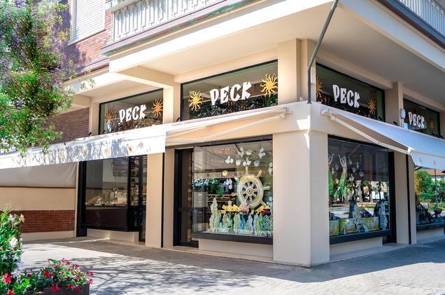 Sorpresa di Natale a Forte dei Marmi: dopo un periodo di stop Peck riapre ai clienti 