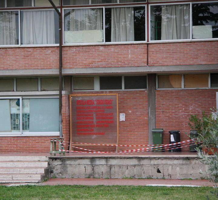 Scuola occupata a Pietrasanta perché "cade a pezzi", la Provincia promette: «Lavori allo Stagi da marzo» 