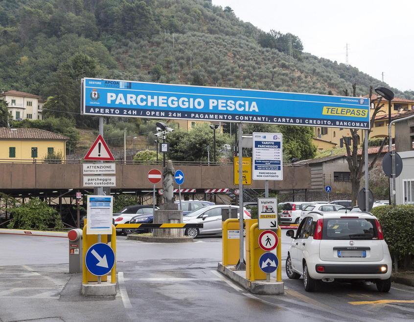 «Pagare i parcheggi negli ospedali è una vergogna» Nasce un comitato 