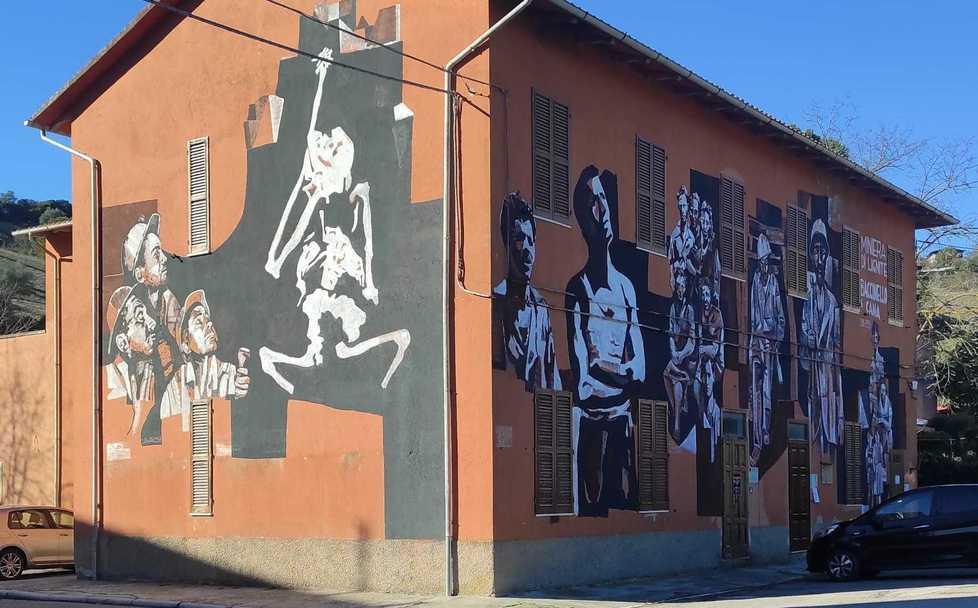 L’Ominide di Baccinello rivive in un murale La scoperta dei minatori dà linfa alla cultura