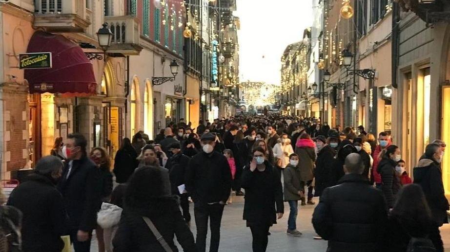 Obbligo delle mascherine all’aperto dai sindaci arriva un coro di no