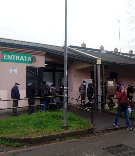 Riscaldamento rotto al punto vaccinale Tempi d’attesa infiniti