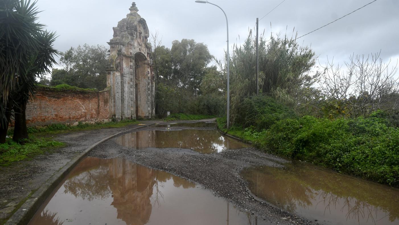 Strade come mulattiere, case e campi inaccessibili 
