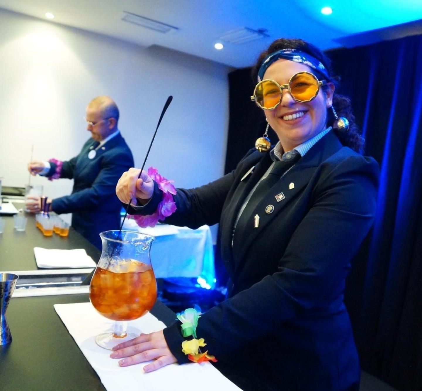 Un giorno da Hippies per i barman sardi 