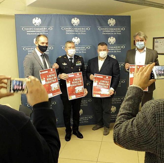 Il vero Natale è un giocattolo “sospeso” da regalare ai bimbi delle famiglie povere 