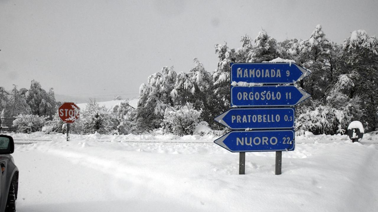 Neve nel centro Sardegna (foto Massimo Locci)