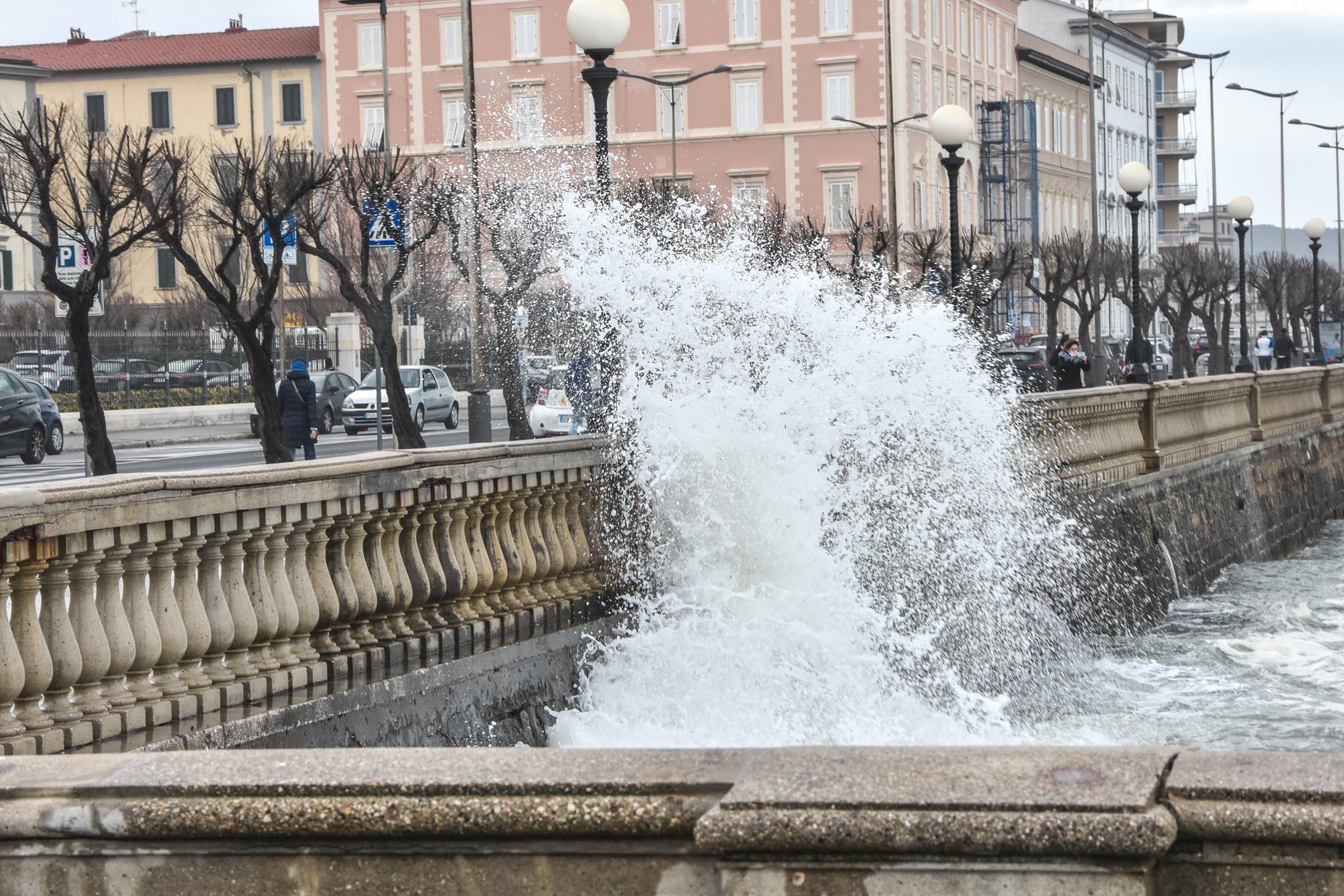 Mareggiata alla Terrazza Mascagni (foto d'archivio)