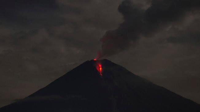 Indonesia: un morto e 41 feriti per l'eruzione del vulcano