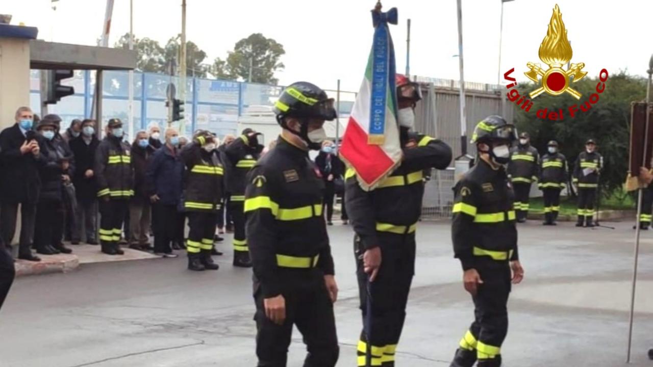 Cagliari, vigili del fuoco e marina militare festeggiano la patrona Santa Barbara