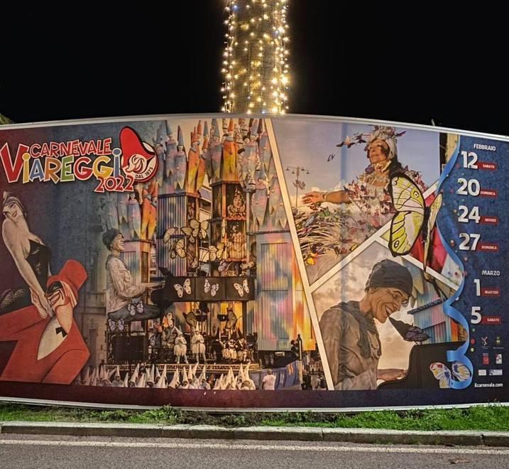 Le gigantografie del Carnevale 2021 sui viali a mare 
