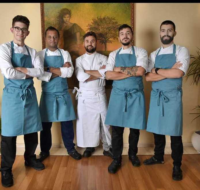 Il colpo di fulmine per i fornelli, da ragioniere è diventato cuoco 