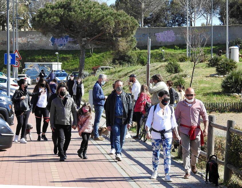 Mascherine all’aperto I sindaci sono contrari «No a misure specifiche» 