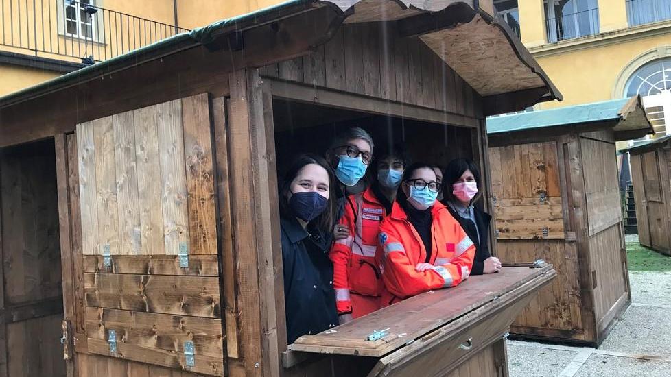Natale, debutta il mercatino nel giardino