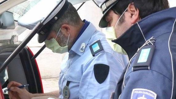 Aveva la patente greca ma era del tutto falsa Stangata di 5.000 euro