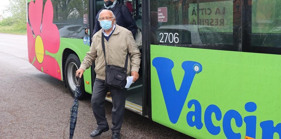 Vaccino a Ferrara Senza un’auto diventa un’odissea