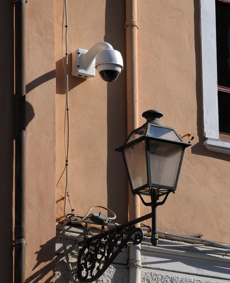 Scritte offensive e antisemite nelle strade di periferia