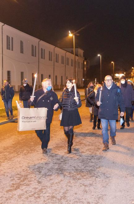 Modena. «Subito sicurezza» Lega e modenesi alla fiaccolata al parco Novi Sad 