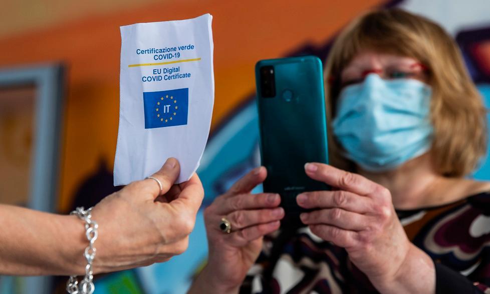 Da lunedì 6 dicembre entra in vigore il certificato verde "rafforzato"