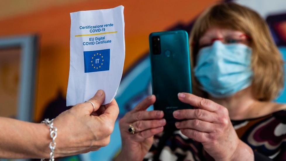 Da lunedì 6 dicembre entra in vigore il certificato verde "rafforzato"