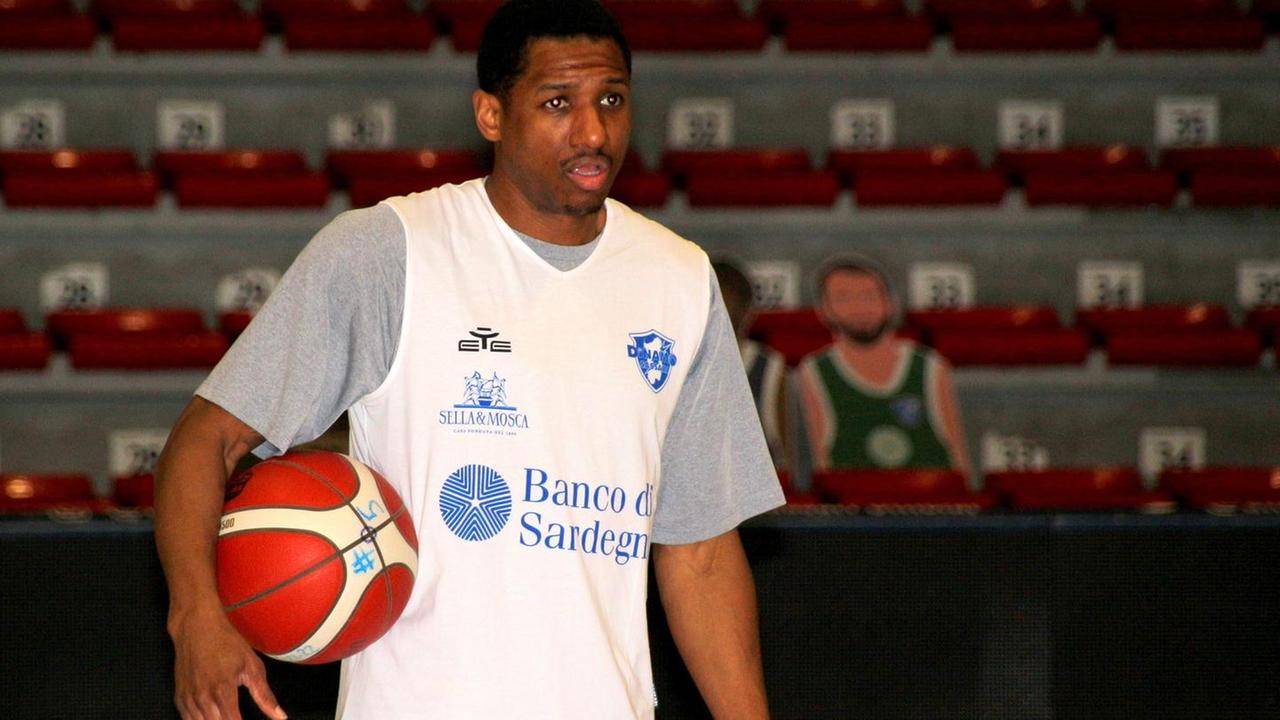 Basket, la “nuova” Dinamo chiede strada alla Virtus