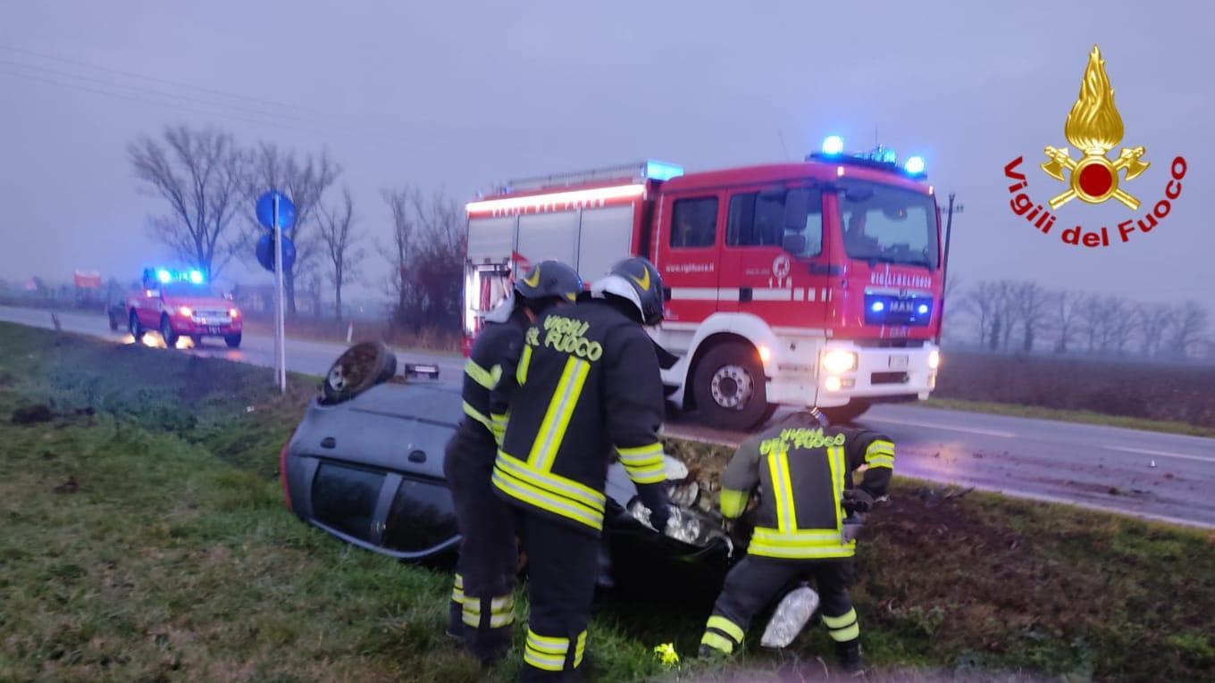 Sant'Ilario, si ribalta con l'auto nel fosso: ferito conducente