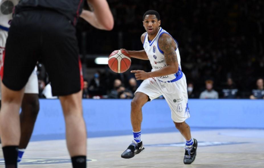 Una grande Dinamo cade all'overtime con la Virtus Bologna