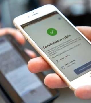 Oggi il debutto del super Green pass. Controlli serrati su 1.200 locali pubblici 