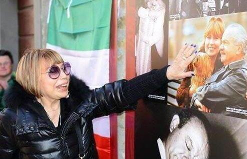 La moglie di Astor Piazzolla in visita a Massa Sassorosso 