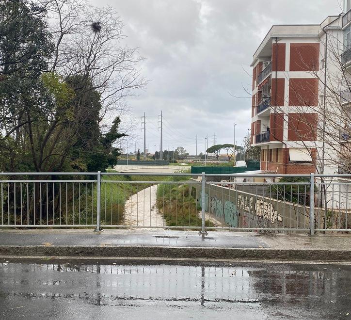 Andrà giù il vecchio ponte ma poi torneranno le auto 