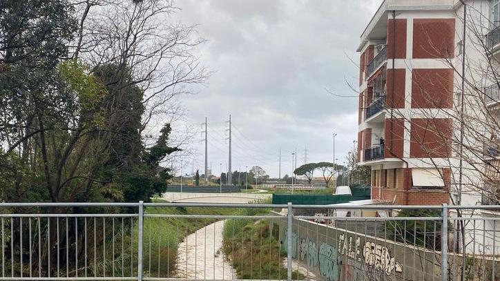 Andrà giù il vecchio ponte ma poi torneranno le auto
