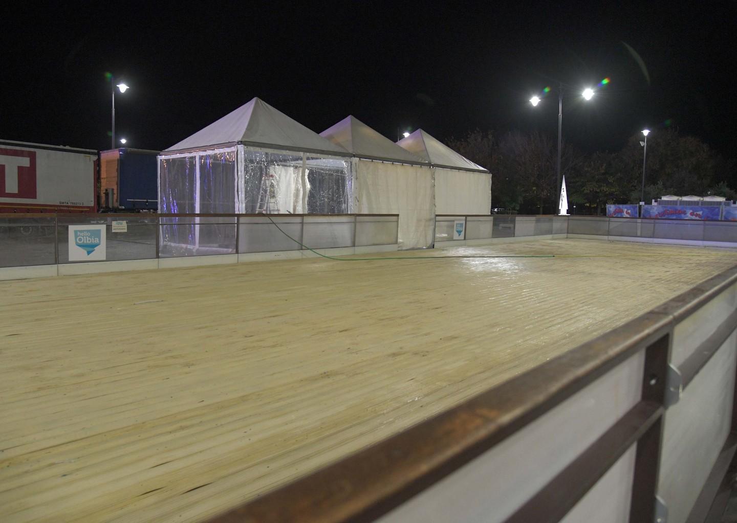 Natale, ecco la pista di pattinaggio sul ghiaccio