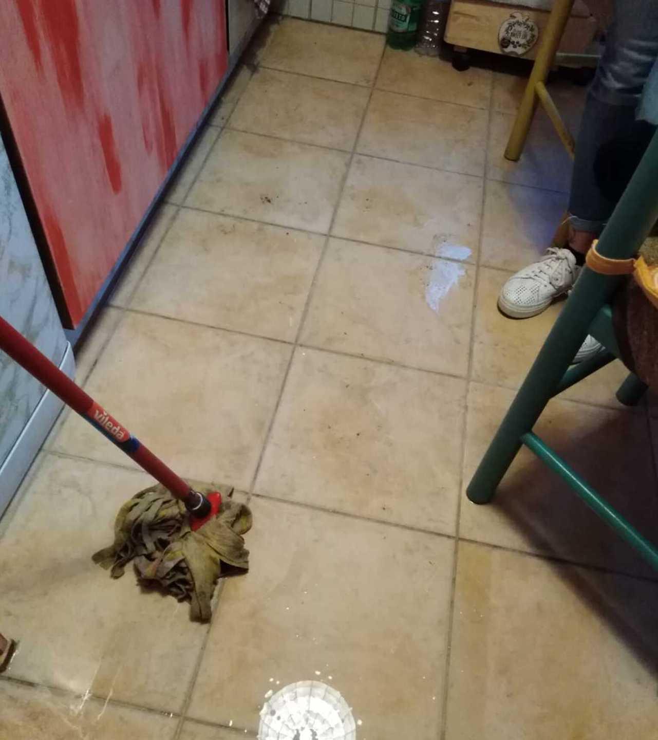 Acqua putrida nei tubi ma Area non interviene 