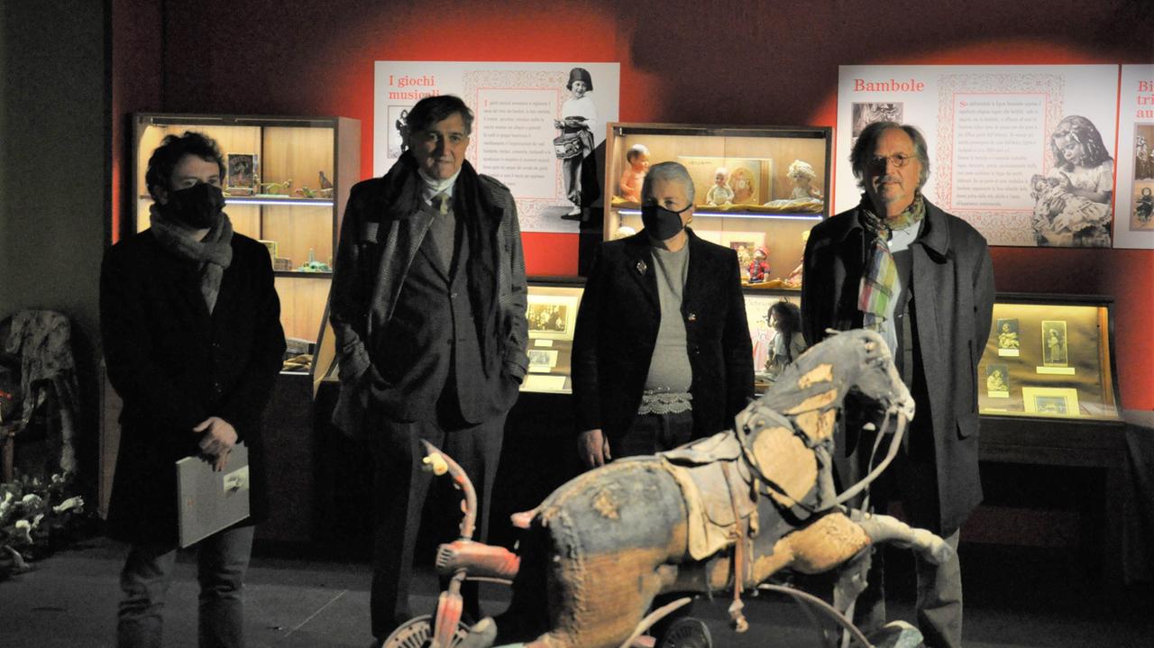 Foto e giocattoli antichi, a Palazzo Ducale ricordi del tempo che fu