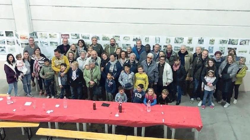 La festa nel quartiere del Cotone nel maggio del 2019 per Padre Carlo Uccelli (lasciò Piombino dopo 33 anni)
